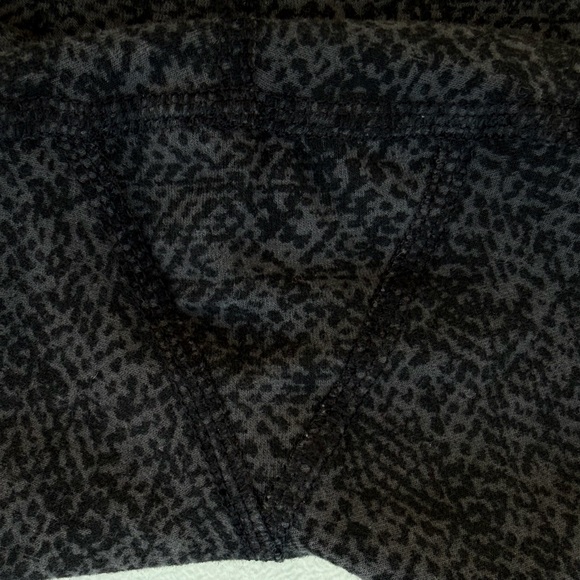 Tek Gear Black and Gray Heathered Capri Leggings ~ Women’s XL - Picture 5 of 7